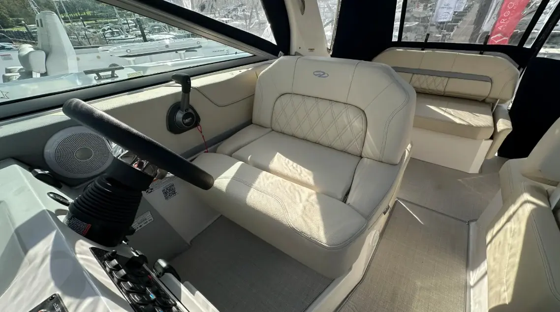 Thumbnail von Regal 26 Express Cruiser