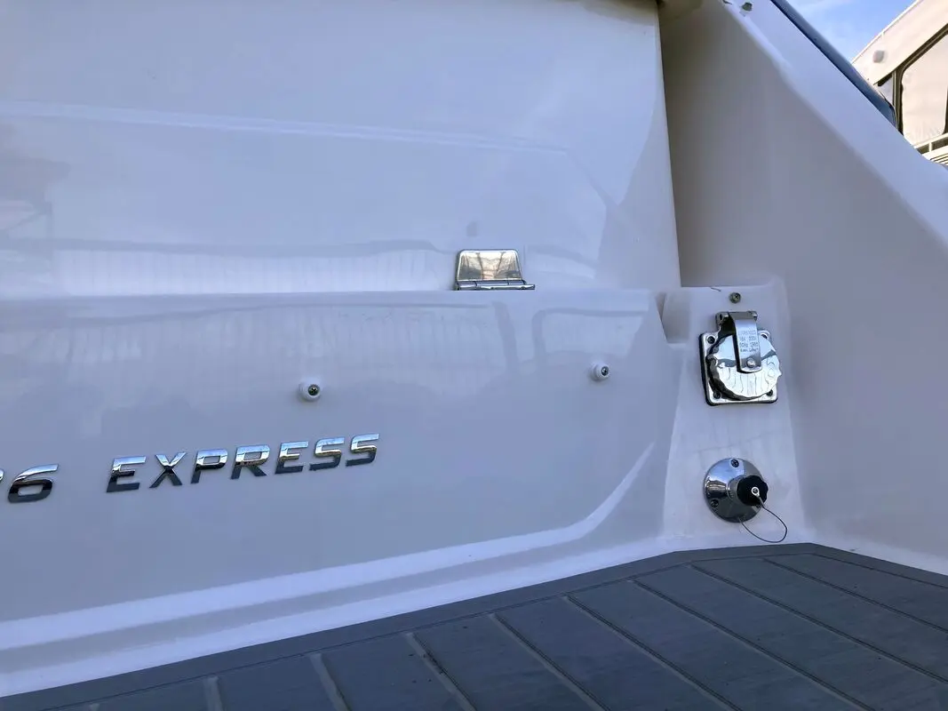 Thumbnail von Regal 26 Express Cruiser