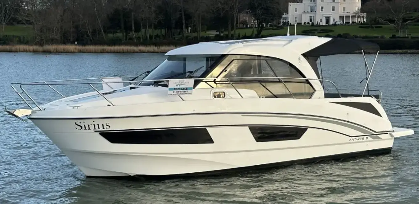 Beneteau Antares 9