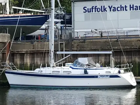 Hallberg-Rassy 37