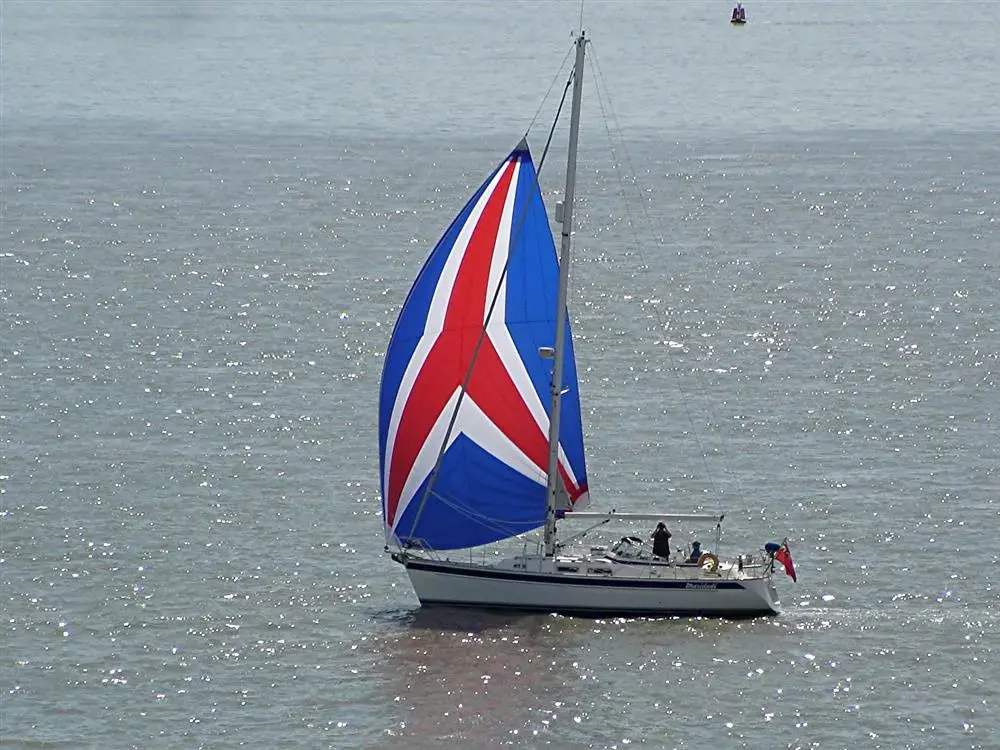 Thumbnail von Hallberg-Rassy 37