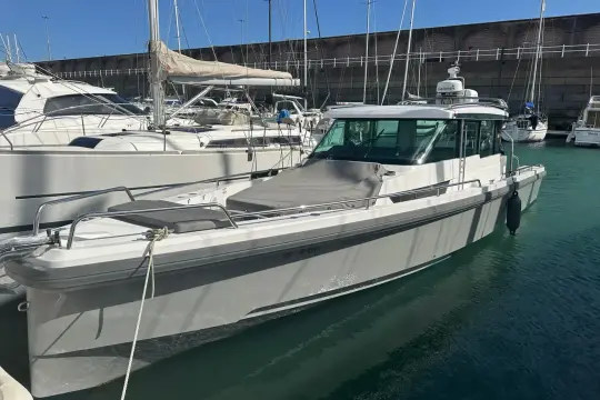 Axopar 37 Sport Cabin