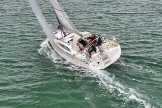 Thumbnail von Southerly 38 Snow Goose