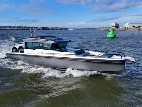 Axopar 37 Cross Cabin MYRTO