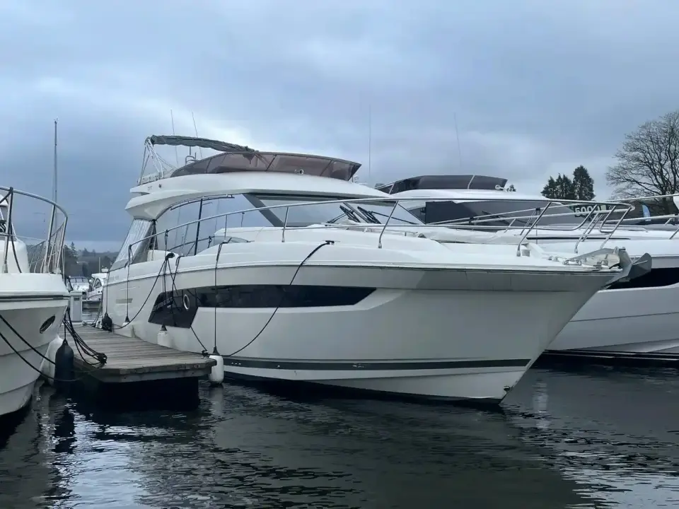 Jeanneau 520 flybridge