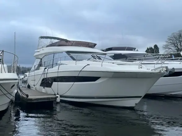 Jeanneau 520 flybridge