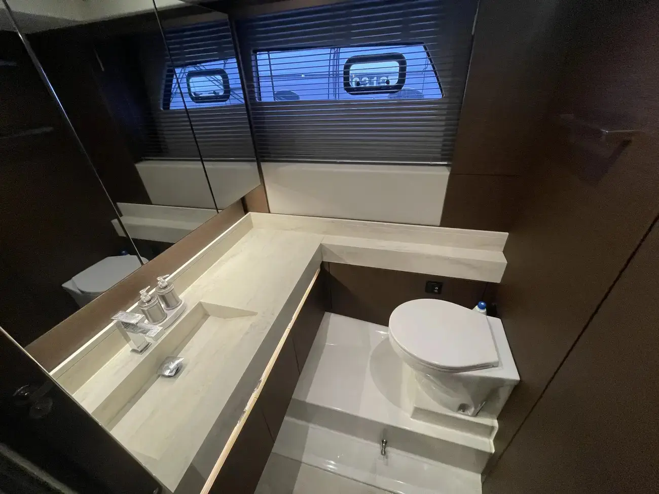 Thumbnail von Jeanneau 520 flybridge