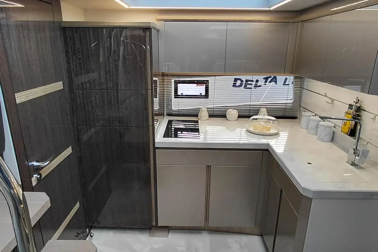 Thumbnail von Galeon 405 HTS Huge Specifications