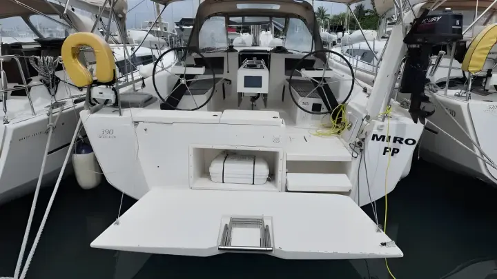 Dufour 390