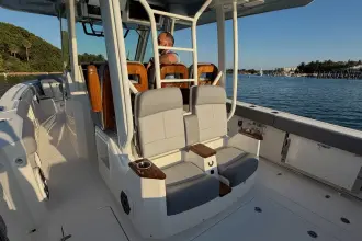 Thumbnail von Boston Whaler 360 Outrage