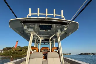 Thumbnail von Boston Whaler 360 Outrage