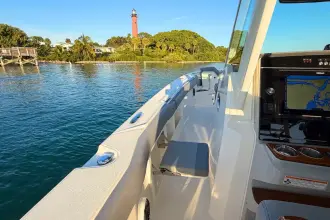 Thumbnail von Boston Whaler 360 Outrage