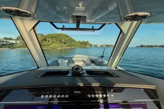 Thumbnail von Boston Whaler 360 Outrage