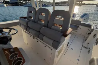 Thumbnail von Boston Whaler 360 Outrage
