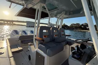 Thumbnail von Boston Whaler 360 Outrage