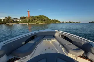 Thumbnail von Boston Whaler 360 Outrage