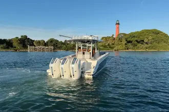 Thumbnail von Boston Whaler 360 Outrage