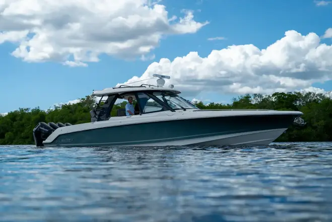 Boston Whaler 380 Realm