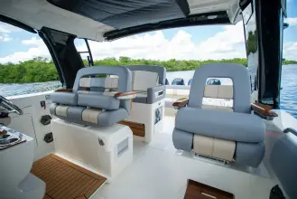 Thumbnail von Boston Whaler 380 Realm