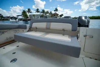 Thumbnail von Boston Whaler 380 Realm