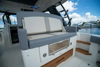 Thumbnail von Boston Whaler 380 Realm