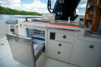 Thumbnail von Boston Whaler 380 Realm