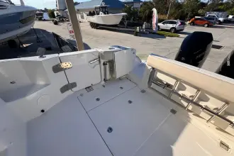 Thumbnail von Boston Whaler 325 Conquest