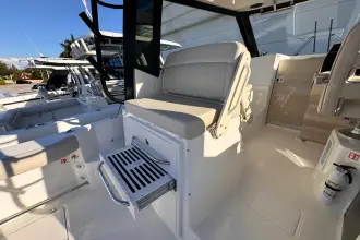 Thumbnail von Boston Whaler 325 Conquest