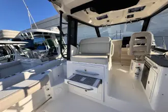 Thumbnail von Boston Whaler 325 Conquest