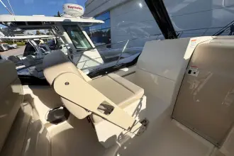 Thumbnail von Boston Whaler 325 Conquest