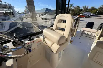 Thumbnail von Boston Whaler 325 Conquest
