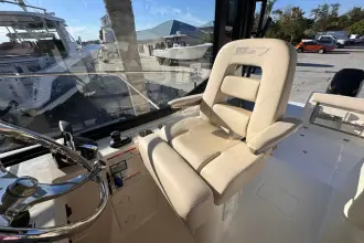 Thumbnail von Boston Whaler 325 Conquest
