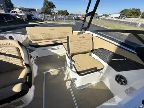 Thumbnail von Sea Ray SPX 210