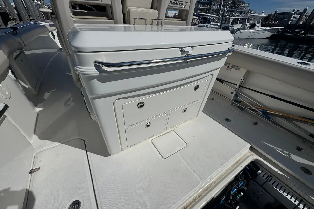 Thumbnail von Boston Whaler 330 Outrage