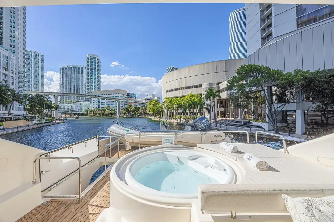 Thumbnail von Ferretti Yachts 830 Noral