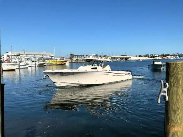 Grady White Canyon 376