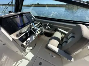 Thumbnail von Boston Whaler 330 Vantage