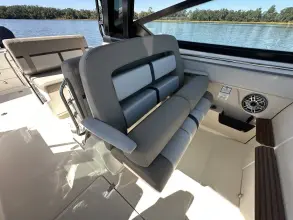 Thumbnail von Boston Whaler 330 Vantage