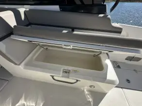 Thumbnail von Boston Whaler 330 Vantage