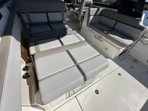 Thumbnail von Boston Whaler 330 Vantage