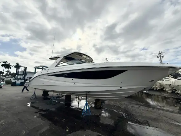 Sea Ray SLX 400 Fuoribordo