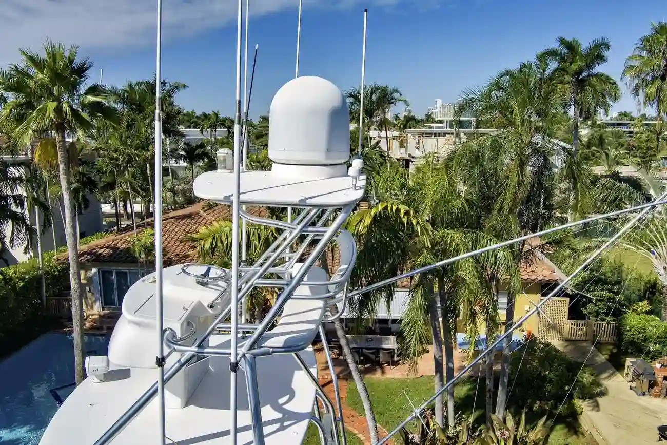 Thumbnail von Viking 74 Enclosed Bridge