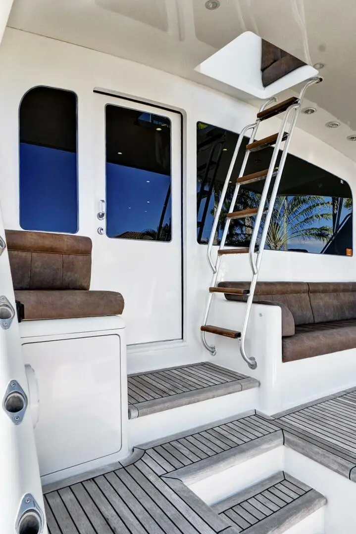 Thumbnail von Viking 74 Enclosed Bridge