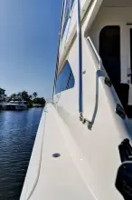 Thumbnail von Viking 74 Enclosed Bridge