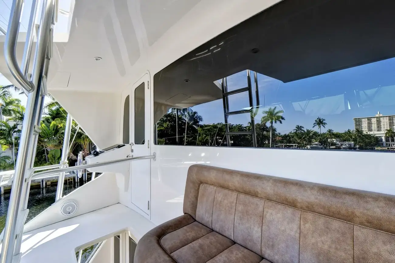 Thumbnail von Viking 74 Enclosed Bridge