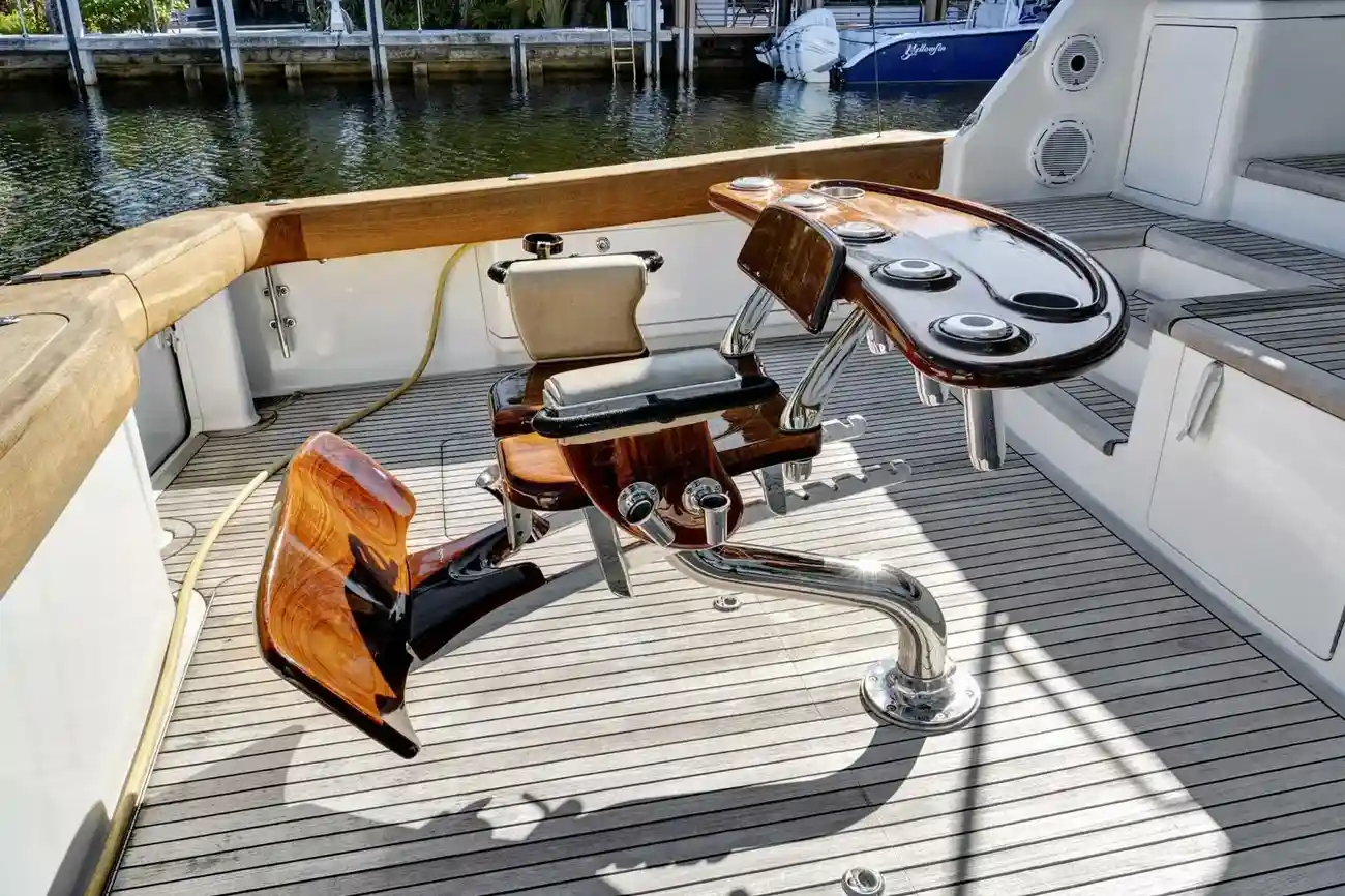 Thumbnail von Viking 74 Enclosed Bridge