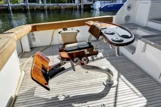 Thumbnail von Viking 74 Enclosed Bridge