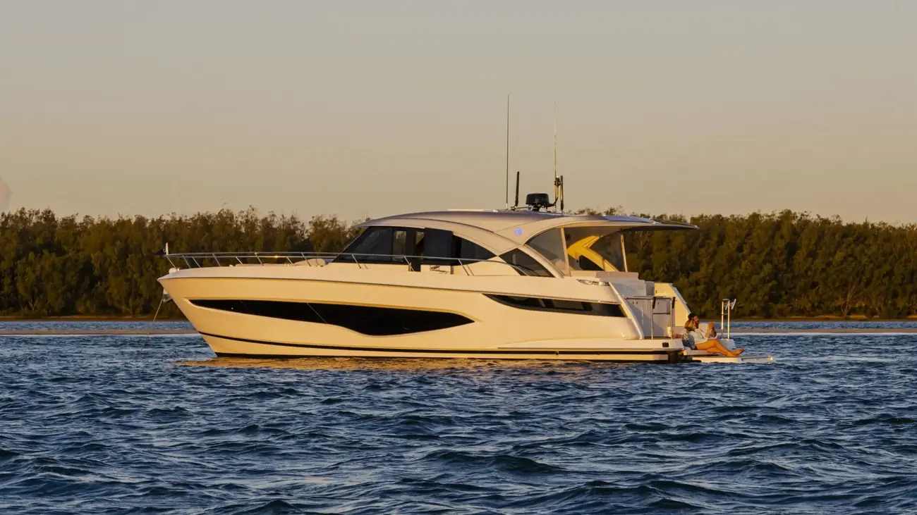 Thumbnail von Riviera 4300 Sports Express