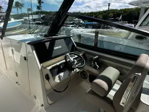 Thumbnail von Boston Whaler 330 Vantage