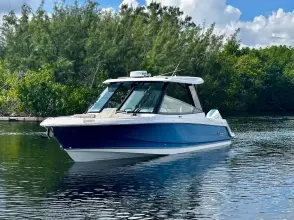 Thumbnail von Boston Whaler 330 Vantage